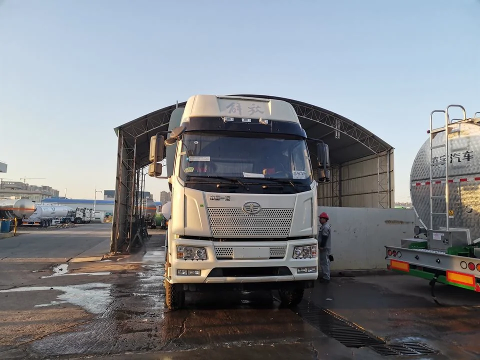 Kundenspezifischer 30cbm 8x4 Schüttgut-Futtermittel-Transport-LKW