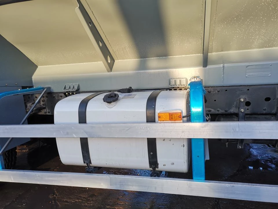 Kundenspezifischer 30cbm 8x4 Schüttgut-Futtermittel-Transport-LKW